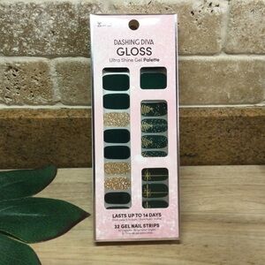 3/$30 - BNIP Dashing Diva Nail Wraps - Wintry Luxe